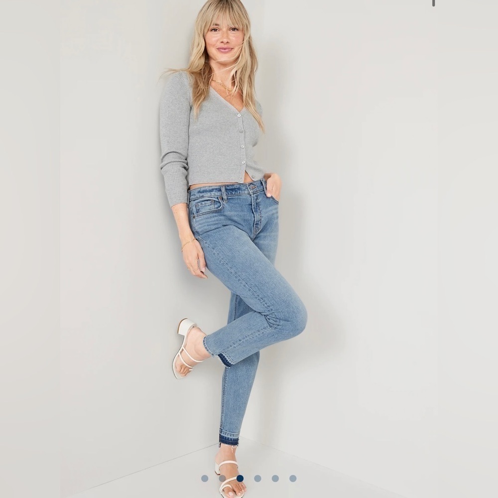 Old Navy Mid-Rise Cut-Off Boyfriend Straight Jeans Size 12